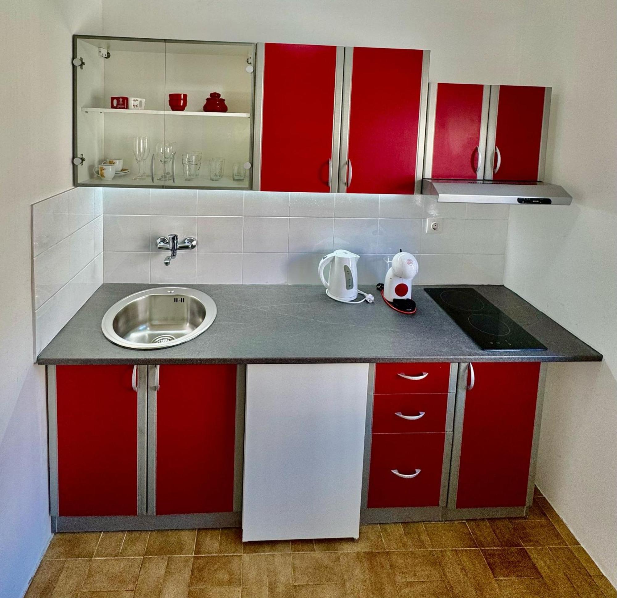 Kablar's Sunny Apartment